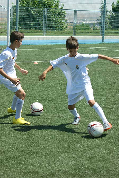 Лето. Лагерь футбола для детей + английский. Клуб: Real Madrid (Фото 1)